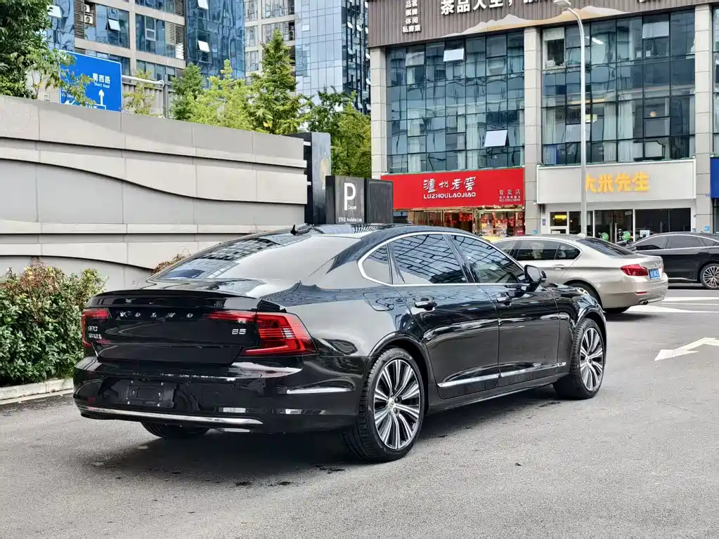 VOLVO S90 2025