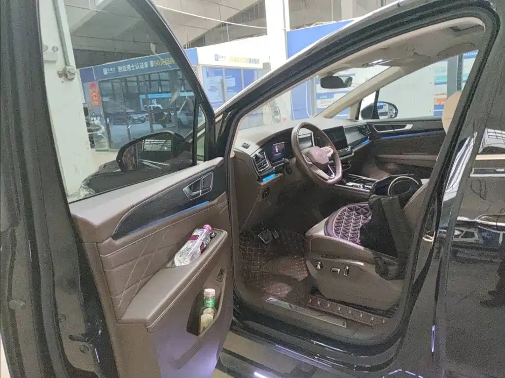 VOLKSWAGEN VILORAN 2022