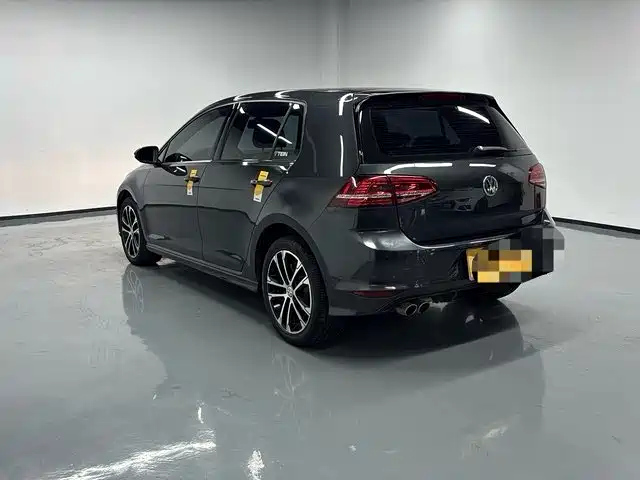 VOLKSWAGEN GOLF 2016