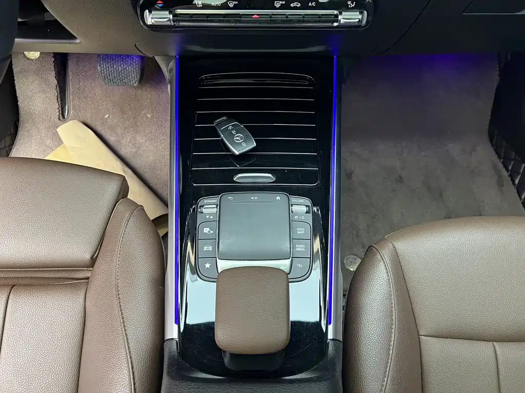 MERCEDES BENZ GLB 2023