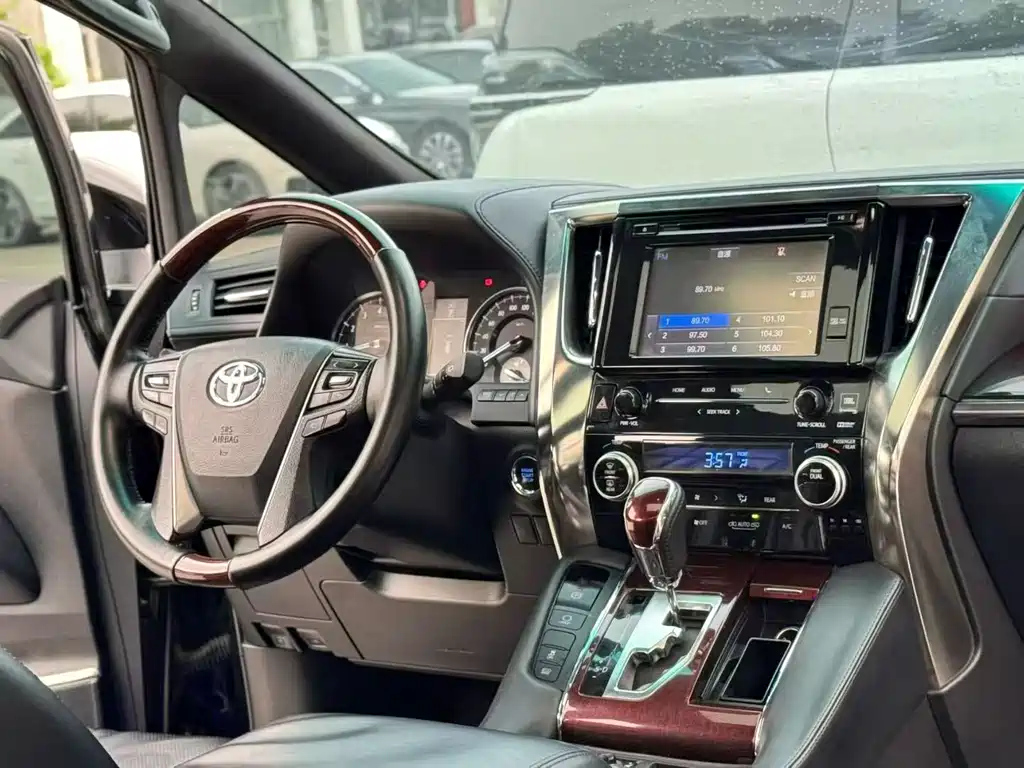 TOYOTA ALPHARD 2016