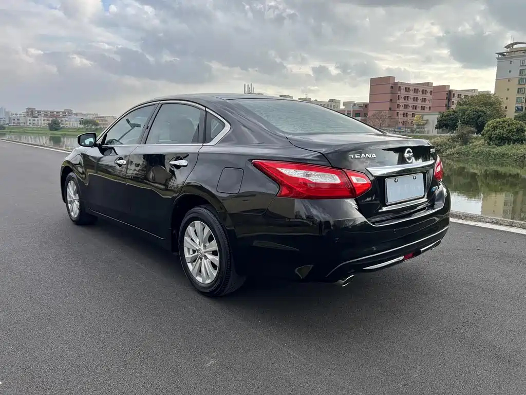NISSAN TEANA 2016