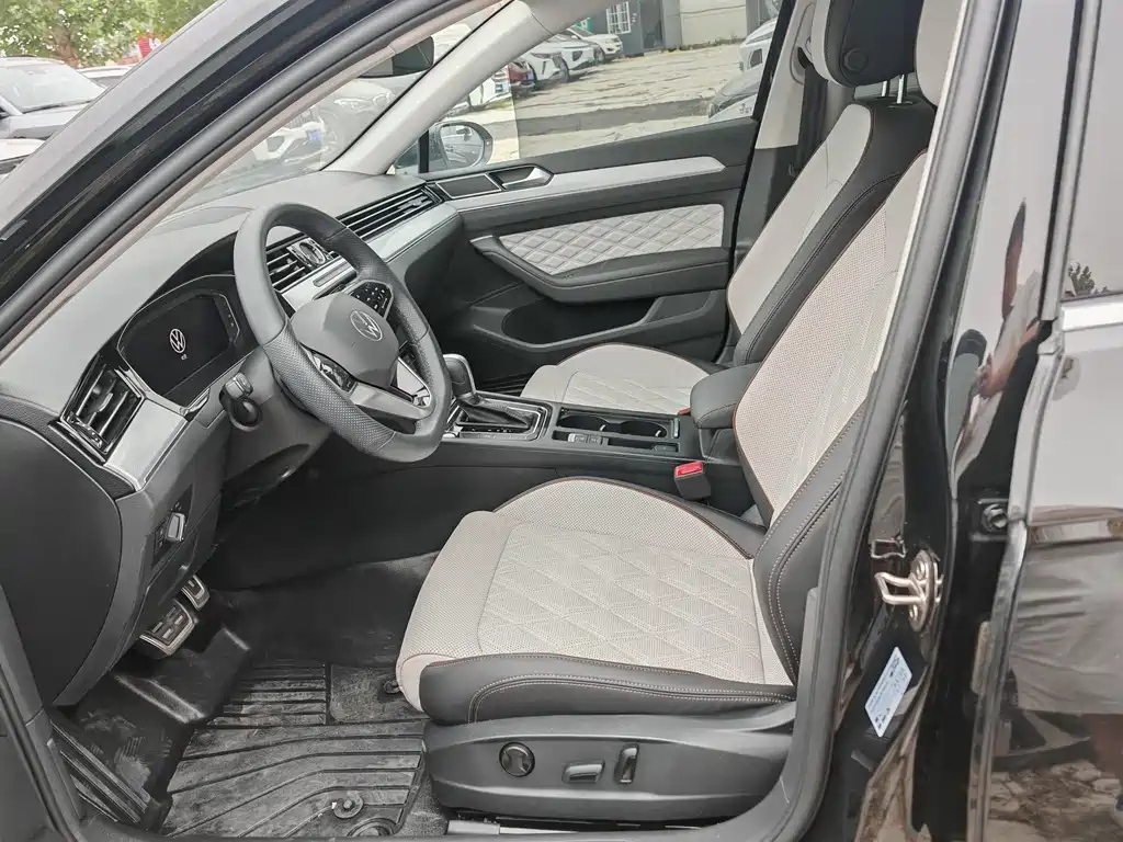 VOLKSWAGEN MAGOTAN 2023