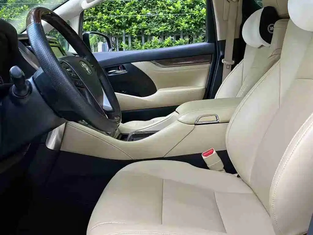 TOYOTA ALPHARD 2015