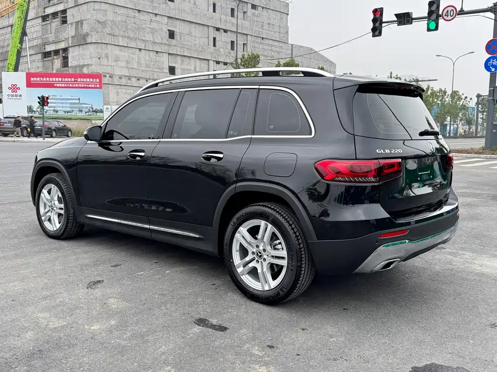 MERCEDES BENZ GLB 2023