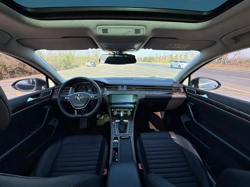 VOLKSWAGEN MAGOTAN 2018