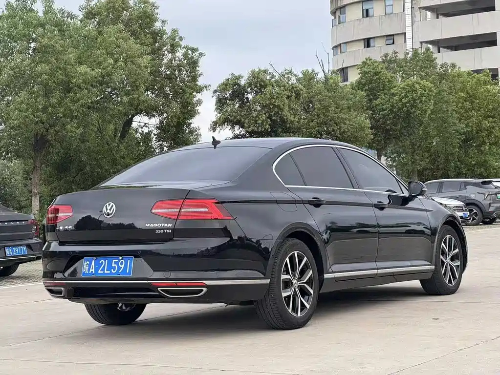 VOLKSWAGEN MAGOTAN 2016