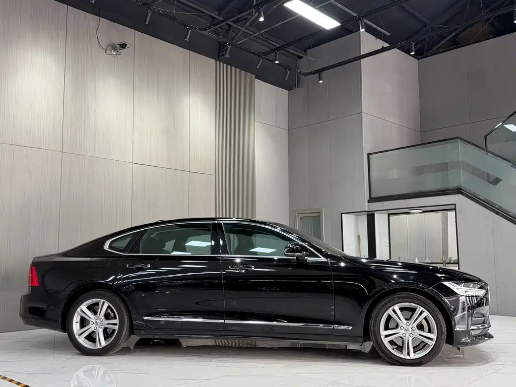 VOLVO S90 2019
