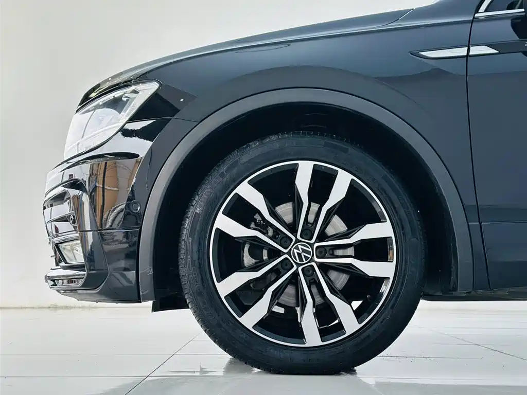 VOLKSWAGEN TIGUAN L 2021