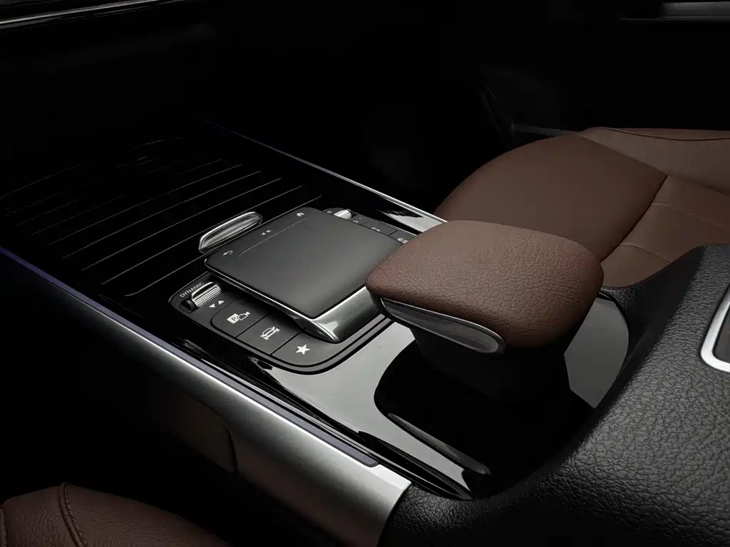 MERCEDES BENZ GLB 2023