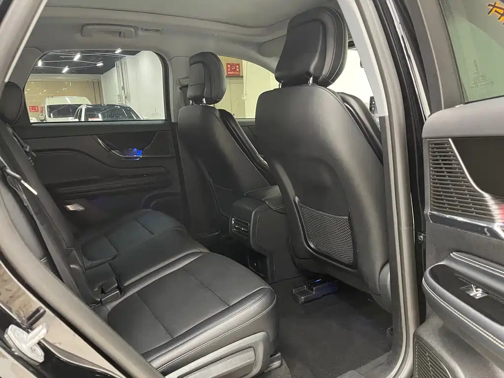 LINCOLN ADVENTURER 2021