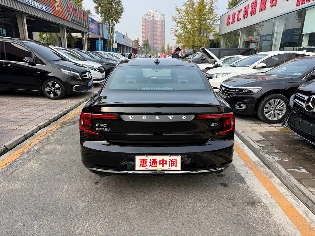 VOLVO S90 2022