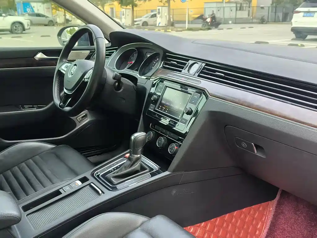 VOLKSWAGEN MAGOTAN 2019