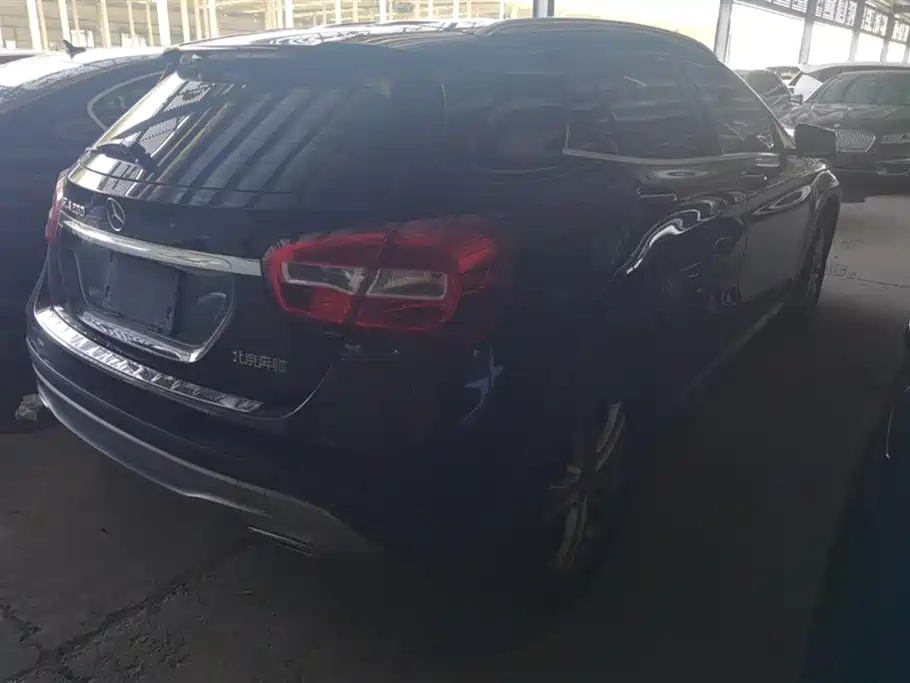 MERCEDES BENZ GLA 2015