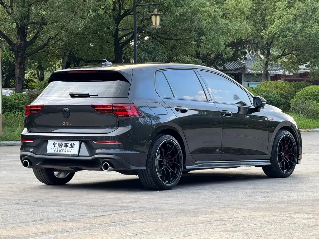 VOLKSWAGEN GOLF GTI 2023