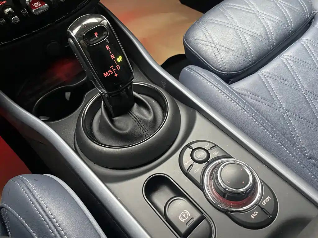 MINI CLUBMAN 2021