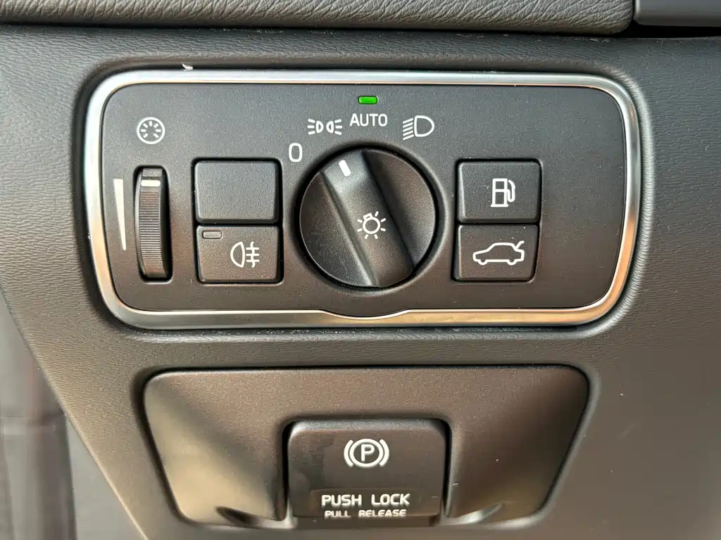 VOLVO V60 2015