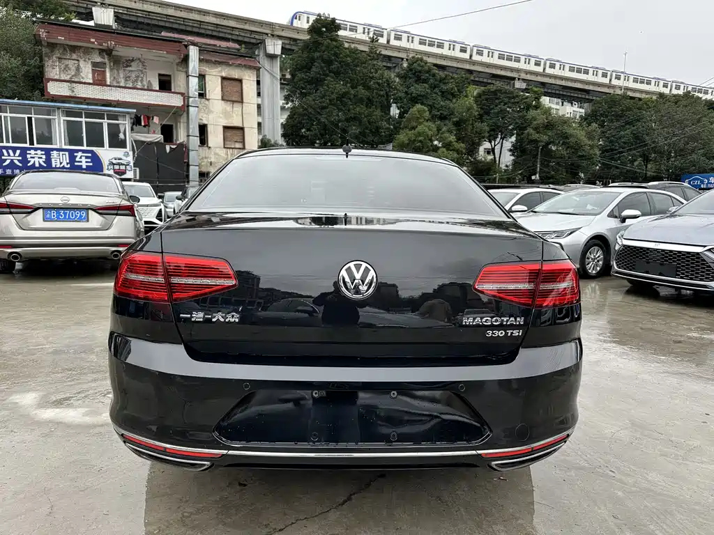 VOLKSWAGEN MAGOTAN 2020