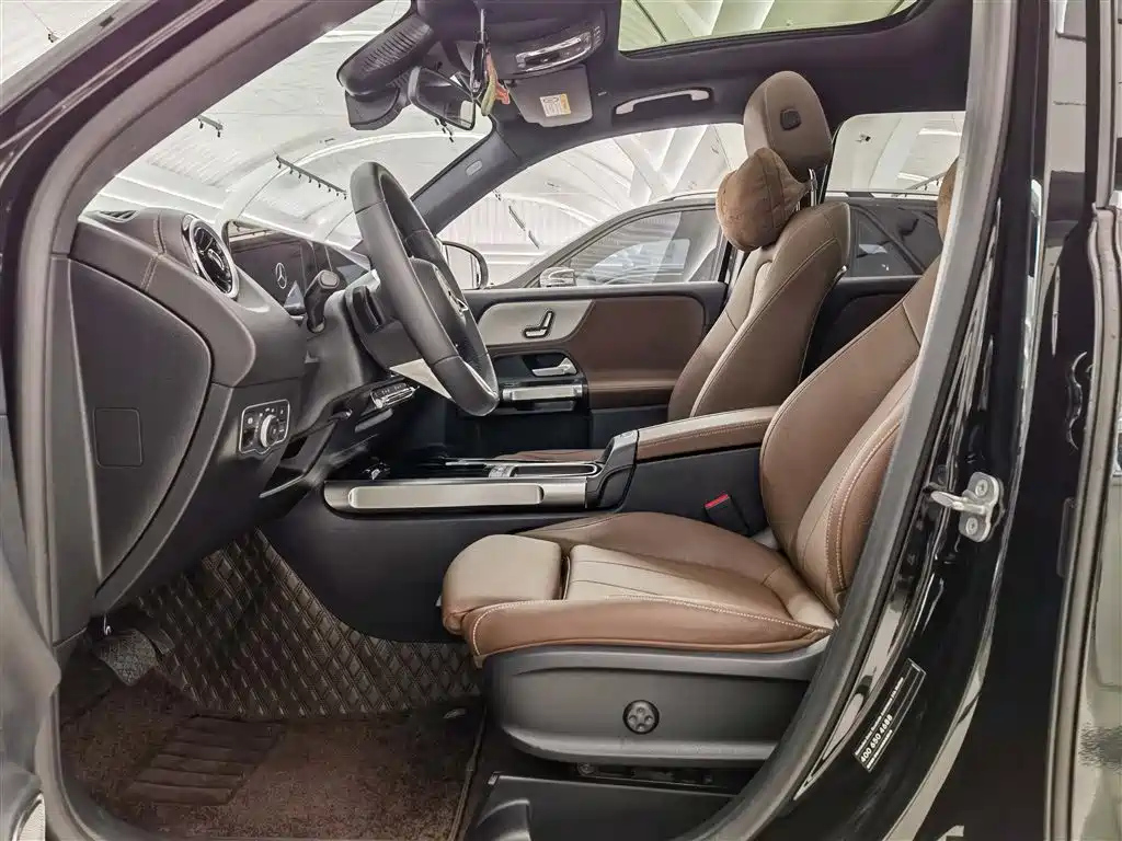 MERCEDES BENZ GLB 2025