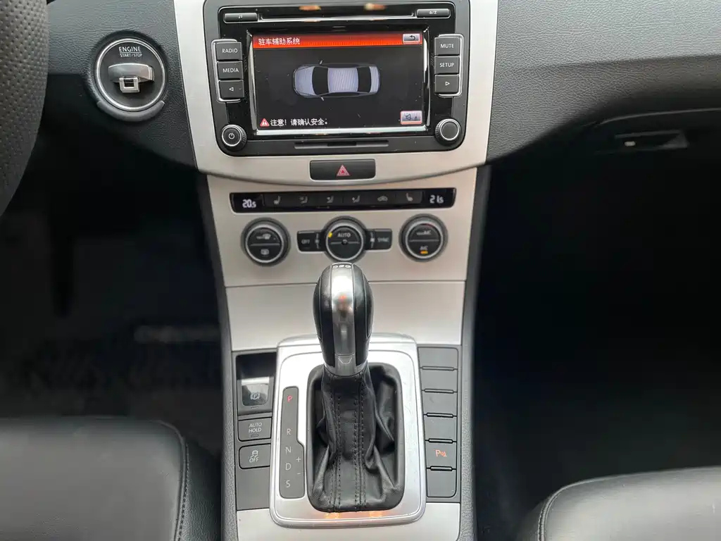 VOLKSWAGEN MAGOTAN 2015