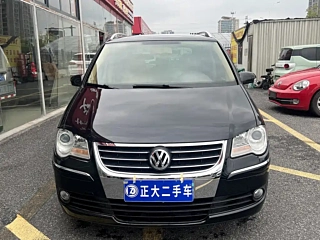 VOLKSWAGEN TOURAN 2010