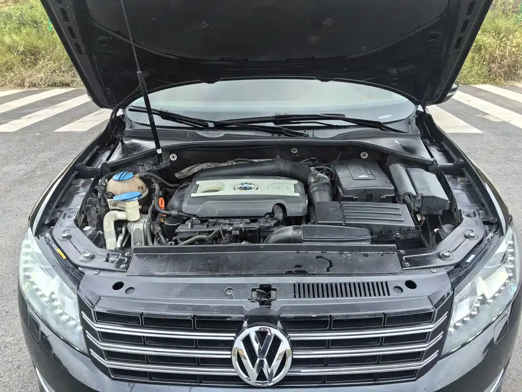 VOLKSWAGEN PASSAT 2014