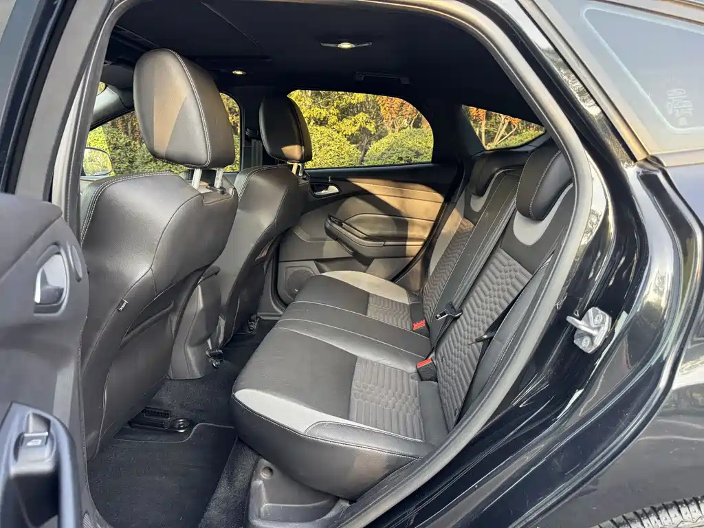 FORD FOCUS IMPORT 2015