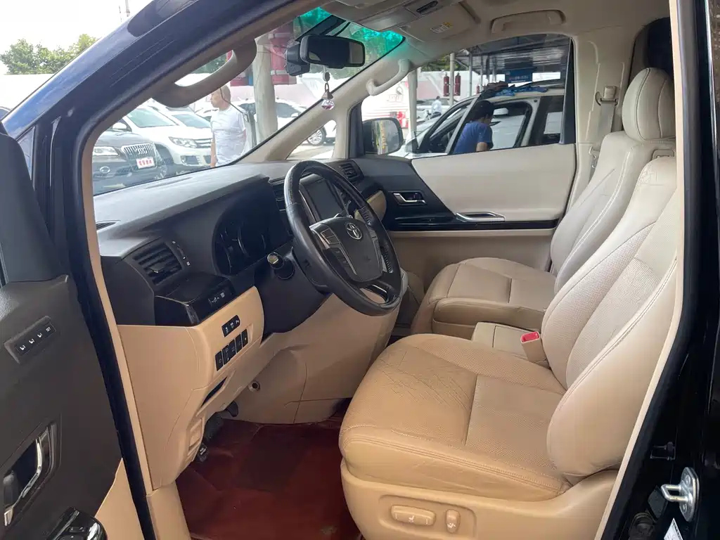 TOYOTA ALPHARD 2012