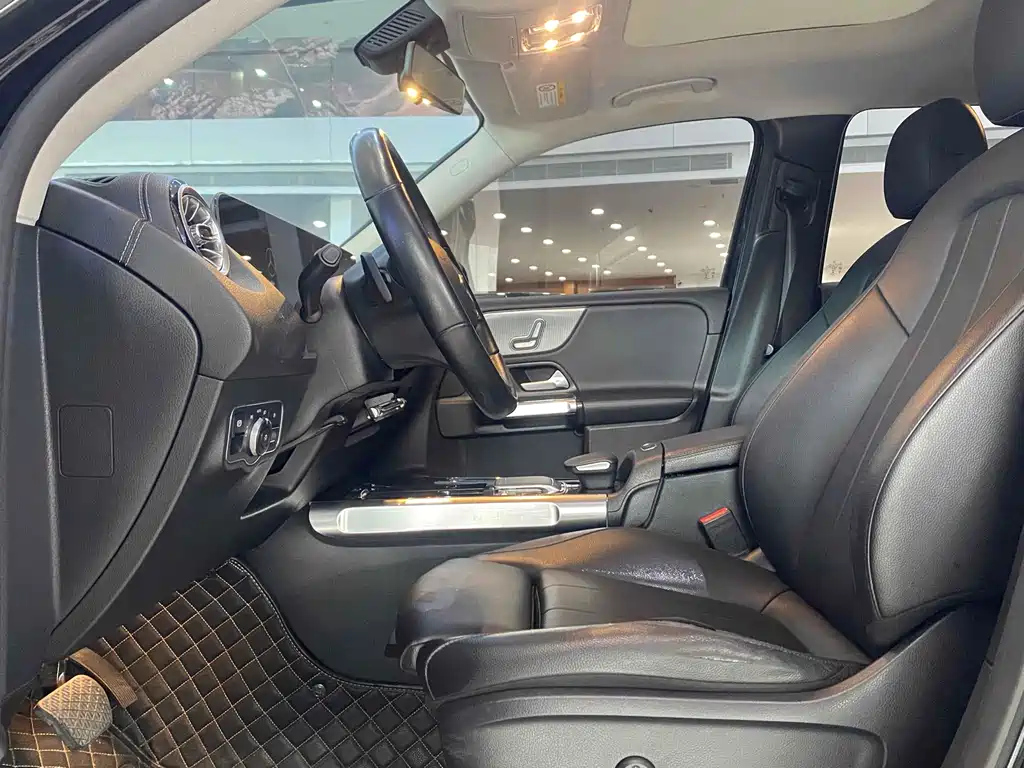 MERCEDES BENZ GLB 2020