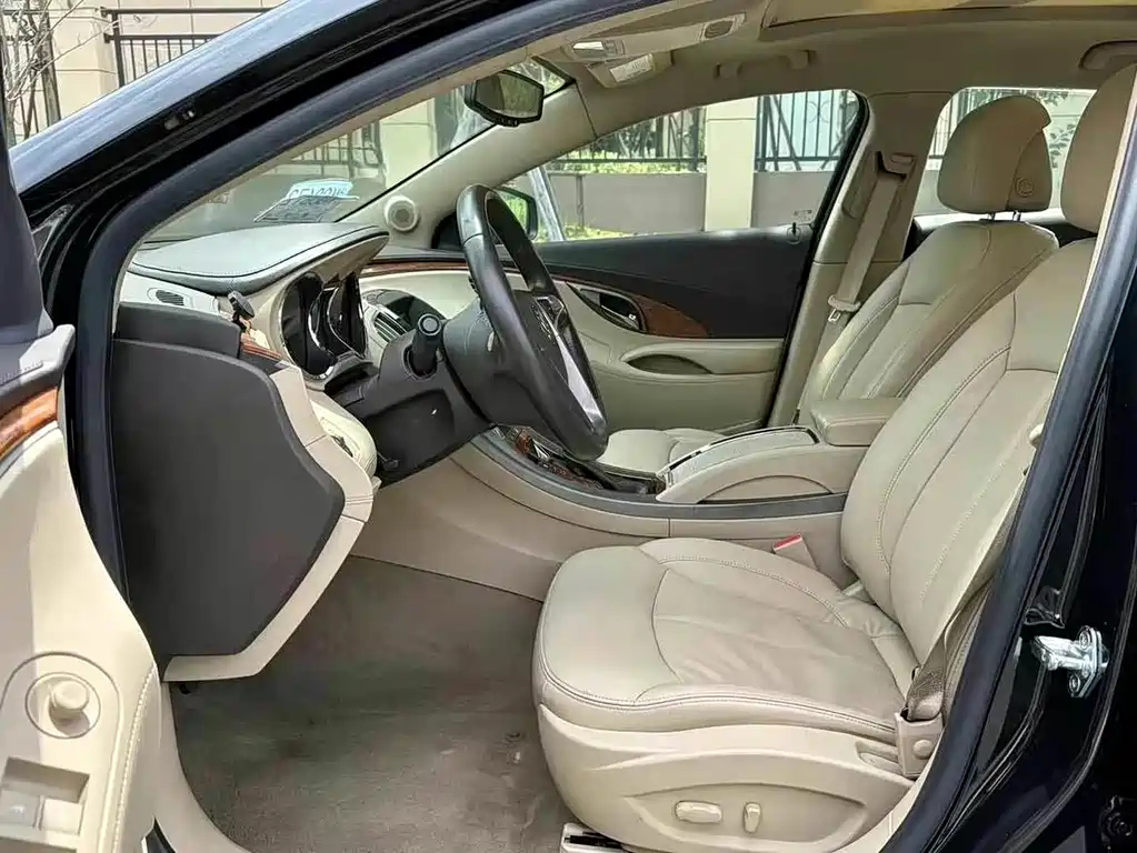 BUICK LACROSSE 2010