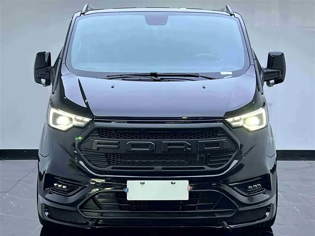 FORD TOUREO 2023