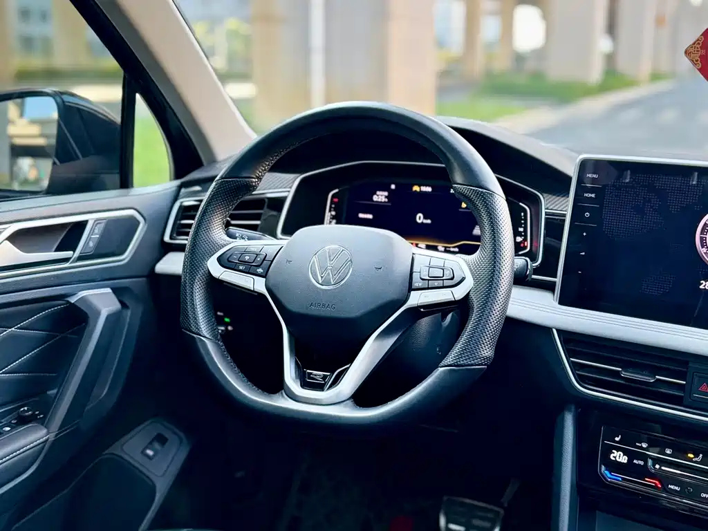 VOLKSWAGEN TIGUAN L 2023