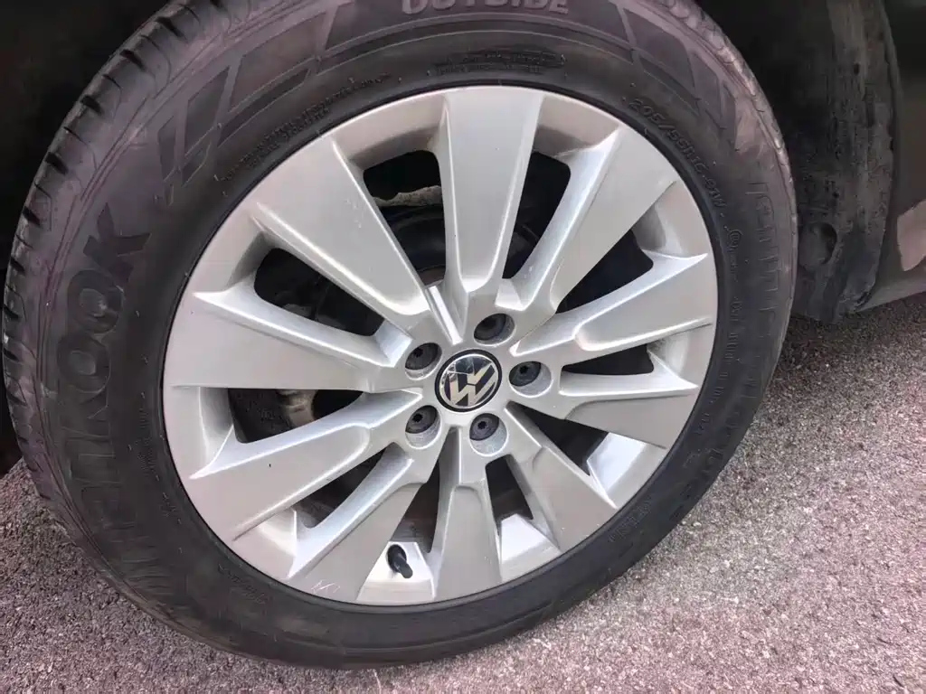 VOLKSWAGEN LAVIDA 2014