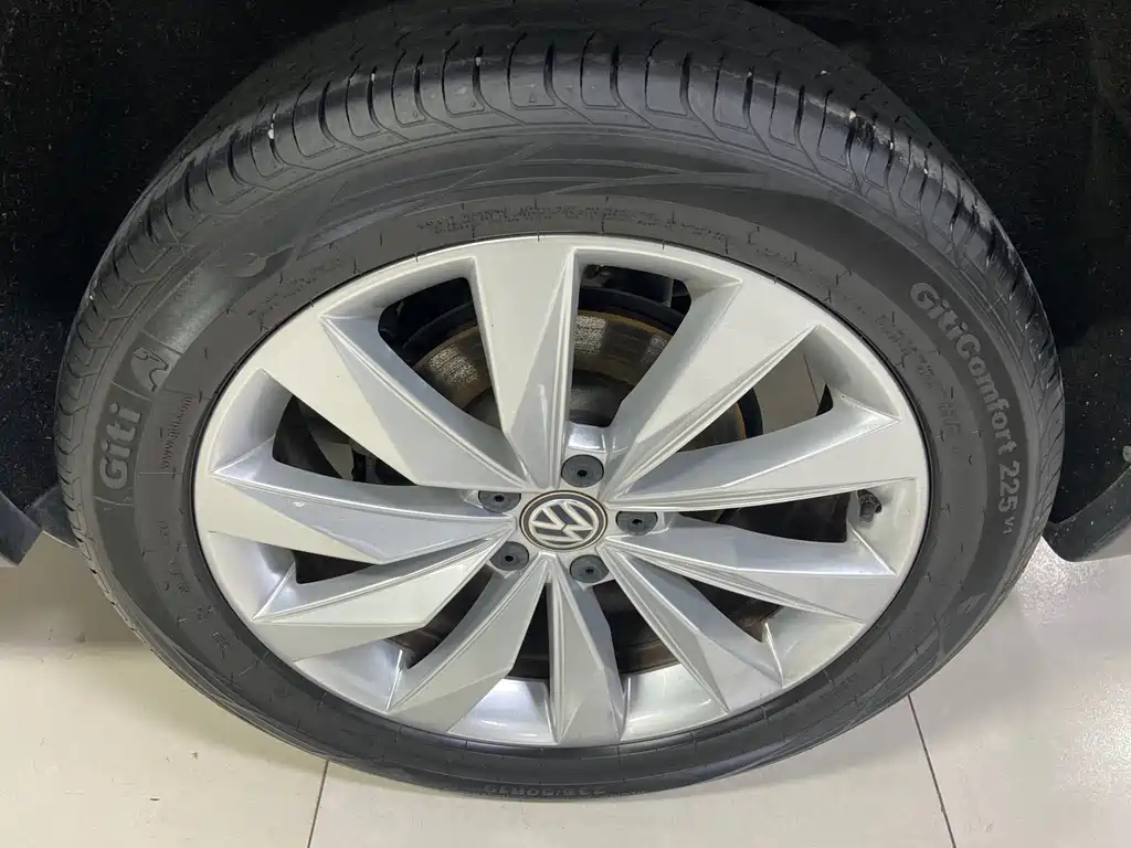 VOLKSWAGEN TAYRON 2019