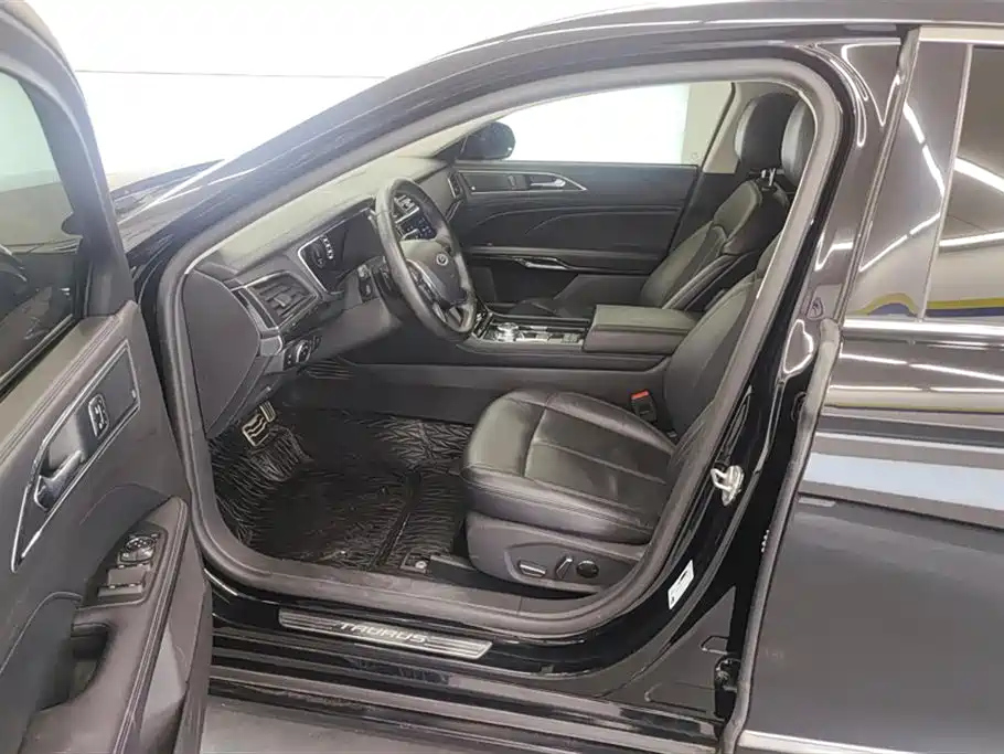 FORD TAURUS 2019