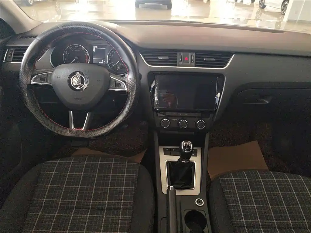SKODA OCTAVIA 2019