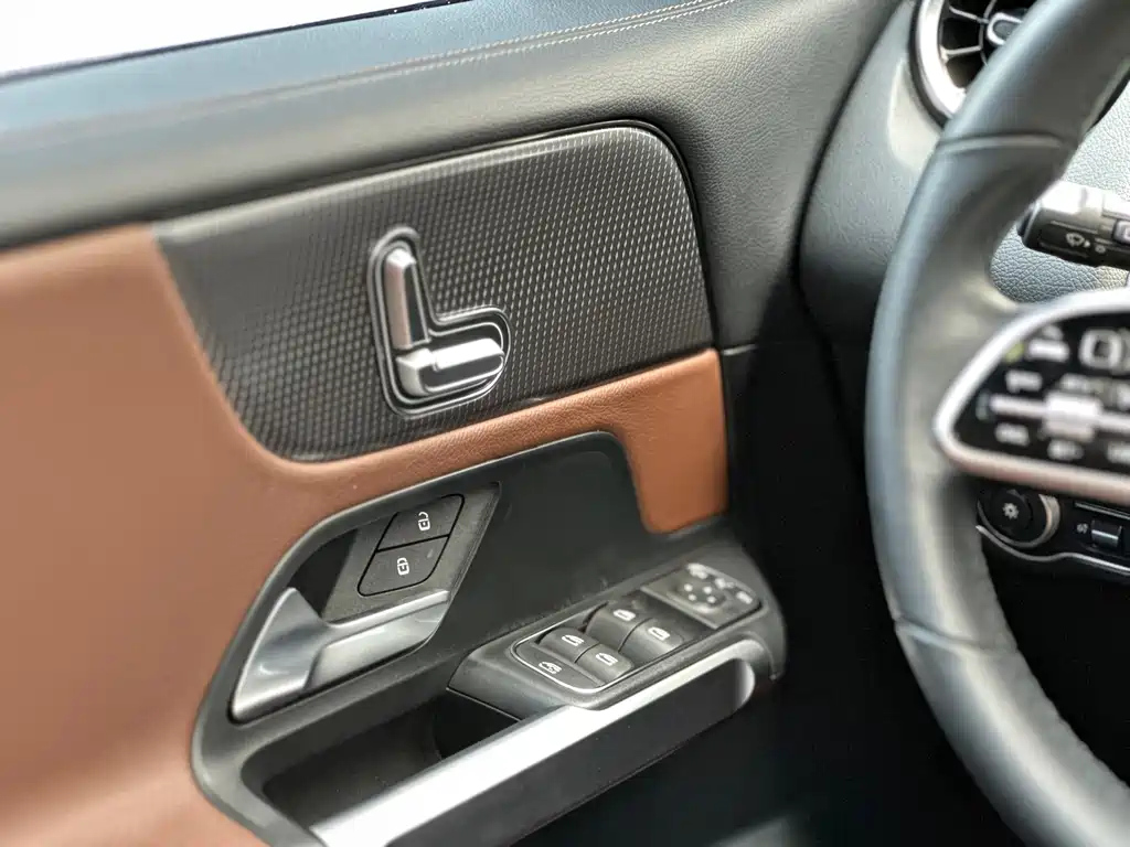 MERCEDES BENZ GLB 2020