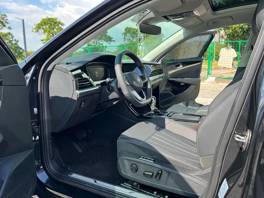 VOLKSWAGEN PASSAT 2025