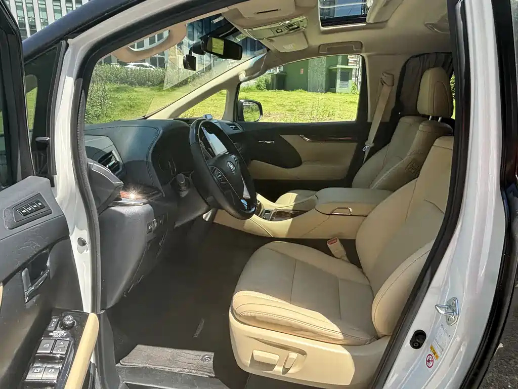 TOYOTA ALPHARD 2018