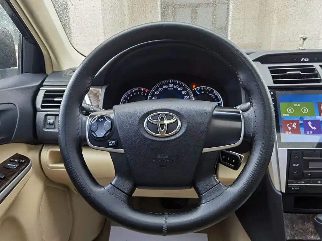 TOYOTA CAMRY 2015