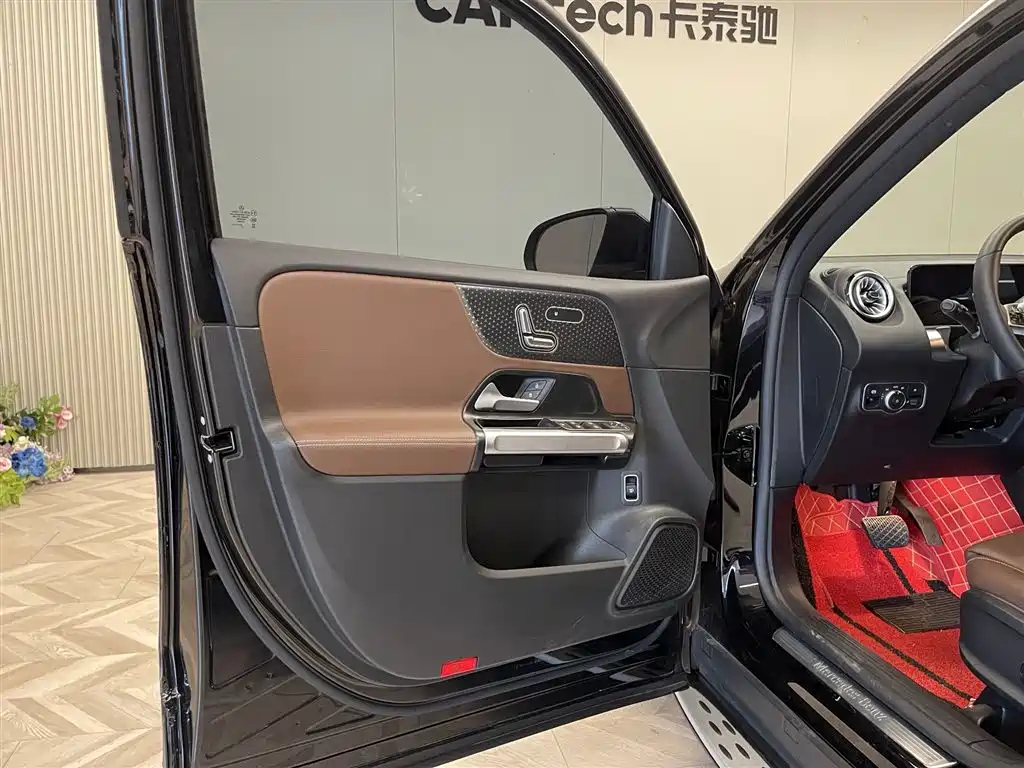 MERCEDES BENZ GLB 2024