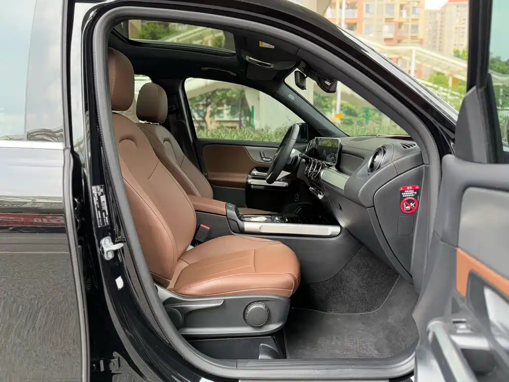 MERCEDES BENZ GLB 2023