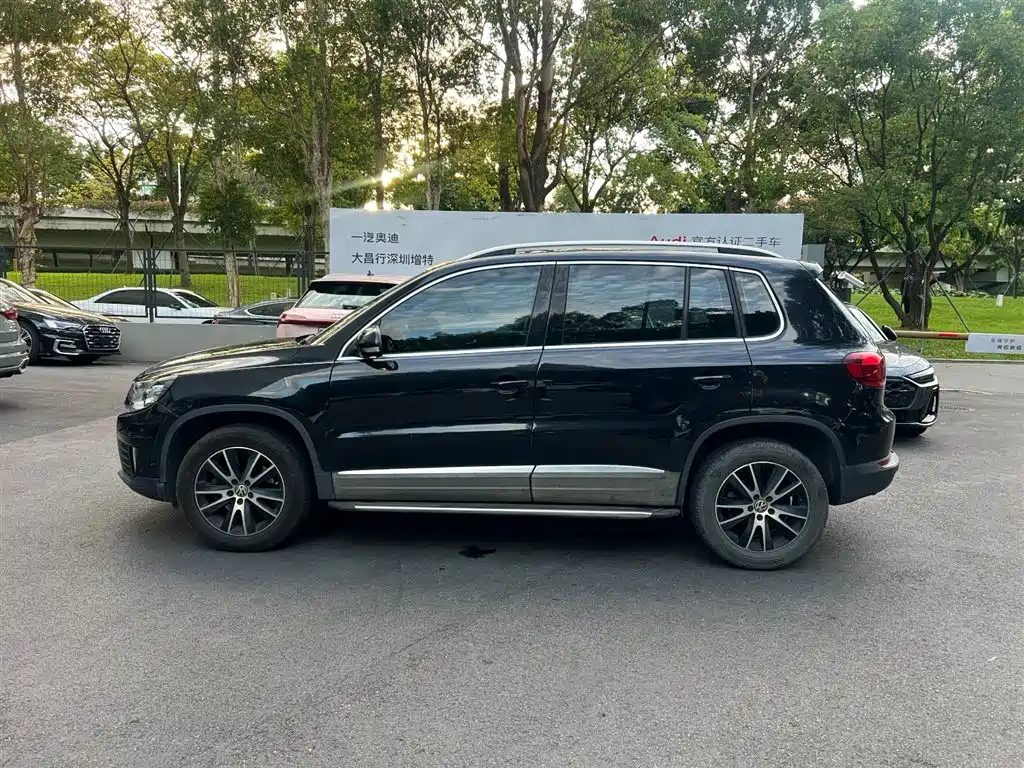 VOLKSWAGEN TIGUAN 2015