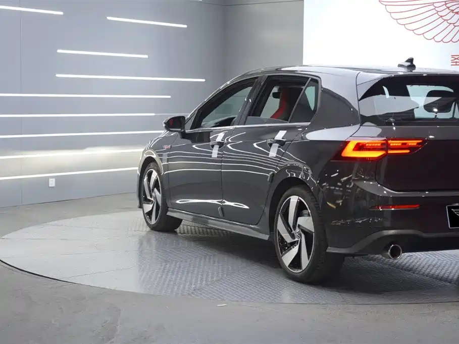 VOLKSWAGEN GOLF GTI 2021