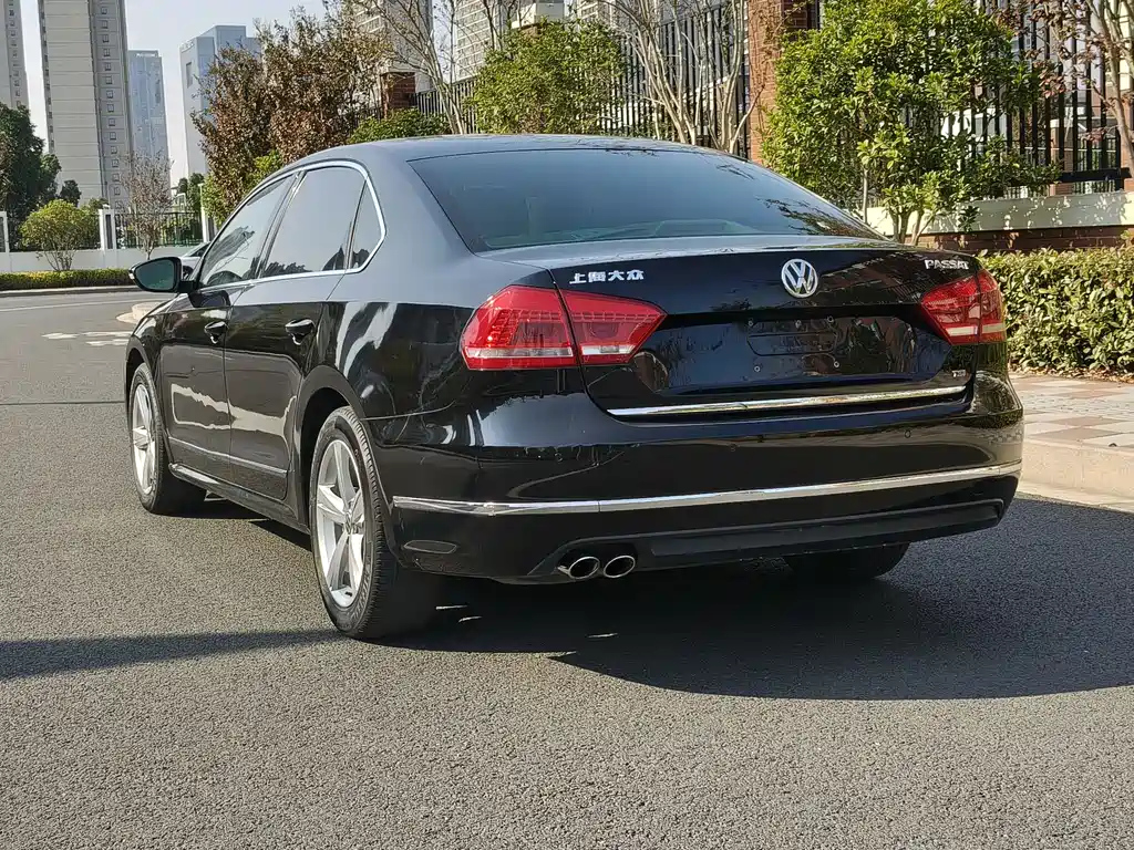 VOLKSWAGEN PASSAT 2013
