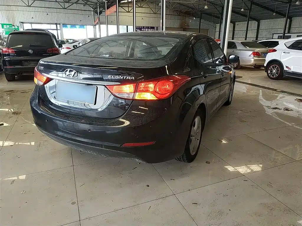 HYUNDAI ELANTRA 2012