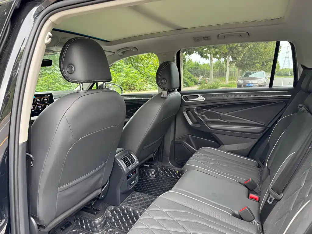 VOLKSWAGEN TIGUAN L 2023