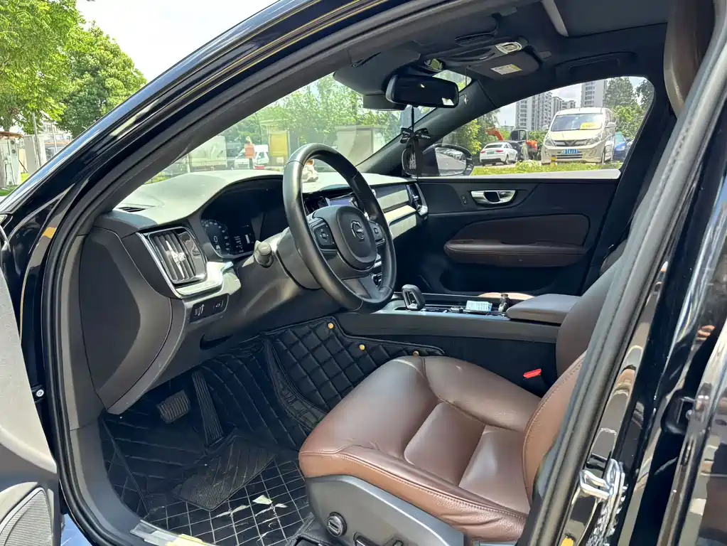 VOLVO S60 2022