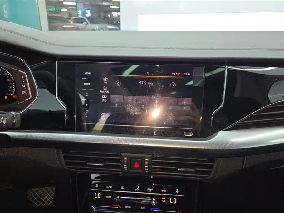 VOLKSWAGEN PASSAT 2024