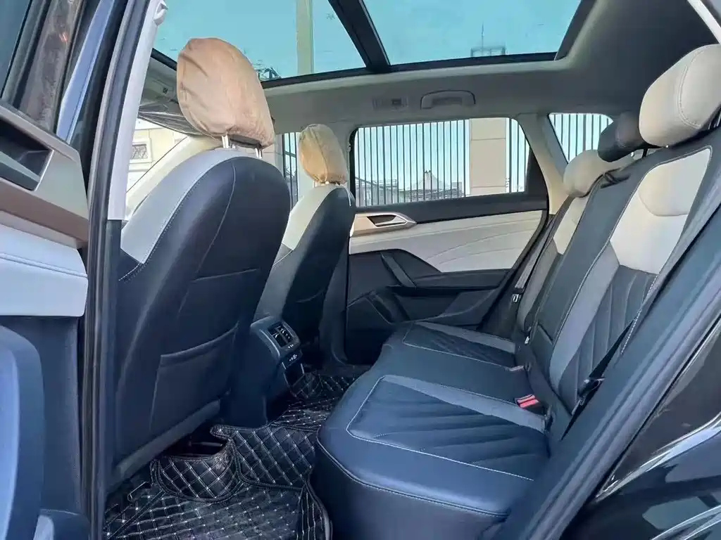 VOLKSWAGEN THARU 2023